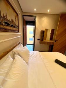 2-Bedroom Apartment & Ideal Location