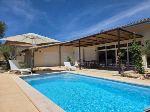Light filled contemporary villa with pool
