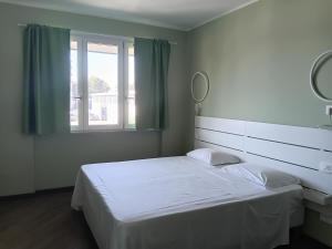---- Linate Home Suite--- FREE Early check in upon availibility - onsite secure parking and 10 minutes by walk from-to airport - Con parcheggio sorvegliato e a 10 minuti a piedi da per aeroporto-