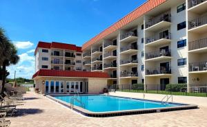 310 - Incredible ocean and pool views 1 bedroom