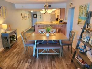 517 - Nicely Decorated Oceanfront 3 Bedroom