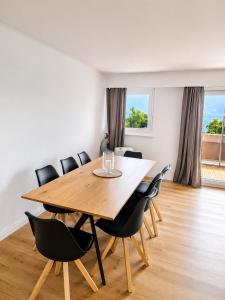 Bright Lake-View Apartment