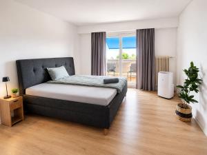 Bright Lake-View Apartment
