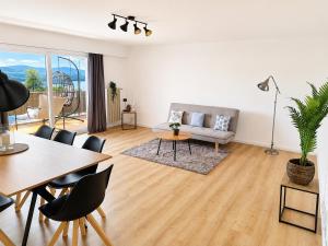 Bright Lake-View Apartment