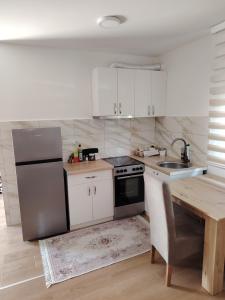 Elena Airport Apartments