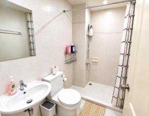 Stylish Condo Walk to Bangtao Beach Boat Avenue with Pool & Gym
