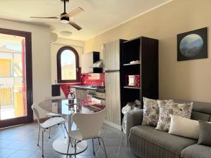 PP15 - Porto Potenza, bilocale con balcone vista mare
