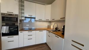 Głębocka Sky Apartment z panoramą Warszawy dla maksymalnie 6 osób