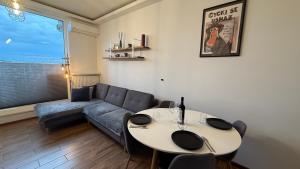 Głębocka Sky Apartment z panoramą Warszawy dla maksymalnie 6 osób