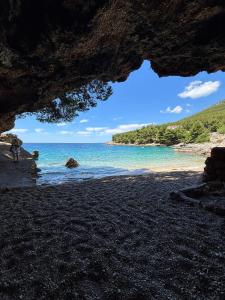 Sea View Apartment Zavala - private parking