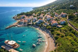 Sea View Apartment Zavala - private parking
