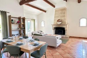 Villa Océane Spacious House with Swimming Pool Pernes-les-Fontaines