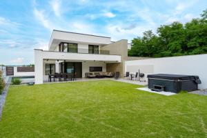 Villa Glam Wellness & Spa Retreat