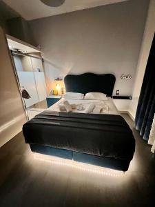 Phoenix Garden Apartments -1-