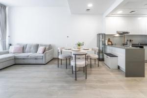 High Floor Fully Furnished Spacious