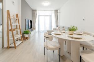 High Floor Fully Furnished Spacious