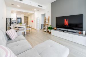 High Floor Fully Furnished Spacious