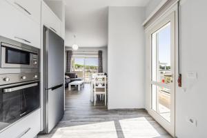 Spacious Apartment Near the Beach Gjiri i Lalzit by PikHost