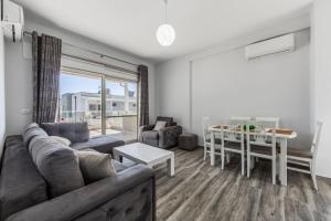 Spacious Apartment Near the Beach Gjiri i Lalzit by PikHost