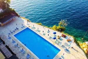 Aquamarine Poolside Apartment 1BR & Free Parking by PikHost