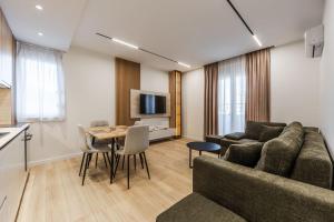 A&H Azure Apartaments 2BR by PikHost