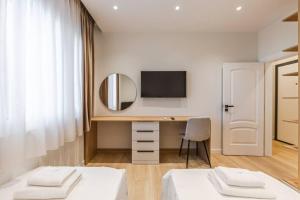 A&H Azure Apartaments 2BR by PikHost