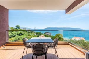 Exclusive Seafront Apartments by PikHost