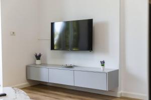 Central Tirana 1BR Apartment Near Main Square by PikHost