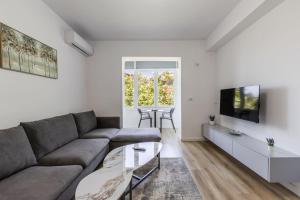 Central Tirana 1BR Apartment Near Main Square by PikHost