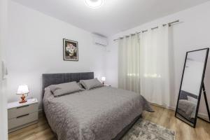 Central Tirana 1BR Apartment Near Main Square by PikHost