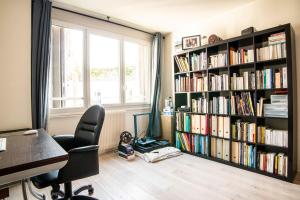 Spacious apartment near Père Lachaise