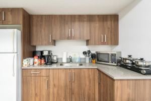 Plush Suite Pet Friendly 326 Mbps Wi-Fi