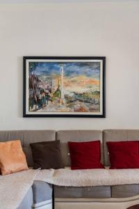 Bright Sunny Apartment by PikHost