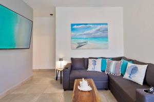 3 Bedroom Condo in the Hotel Zone - fits 6