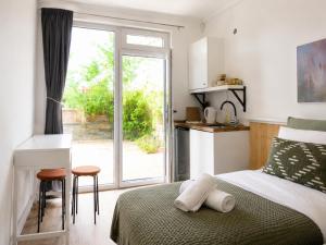 KindStay Suites Prague Airport Apartments
