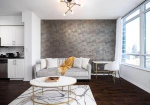 Charming 1BR and Den in Downtown Toronto with Balcony
