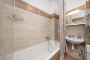 Boho Flat on Krymská Near City Centre