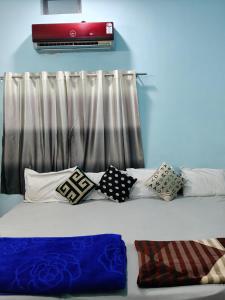 Shreeram Guest House -Affordable AC Stay Near temple