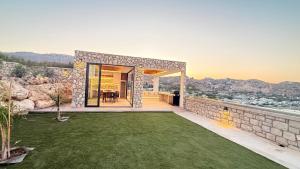 Blue Infinito Boutique Villa, Infinity Pool , Heated Jacuzzi & Panoramic Sea View