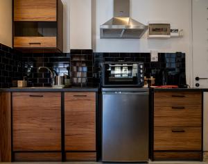 Curated Vintage Athenian apartment with Acropolis view