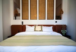 Curated Vintage Athenian apartment with Acropolis view