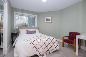 2BR 2Bath Suite - Ocean View Deck - Walk to Beach