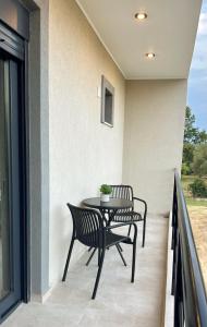 3Triaina Upstairs Apartment
