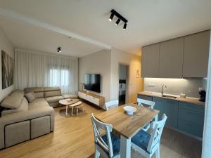 3Triaina Upstairs Apartment