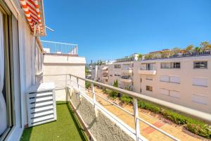 Lou Cigaloun l Balcony pool l Shellter-Rentals