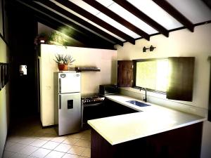 Villa Verano 5BR Home & Pool by Santa Teresa Beach