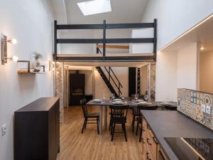 6 guests, Spacious, Free parking