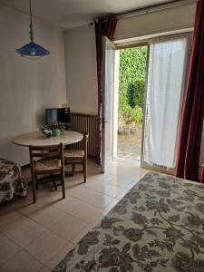 Panoramic Garden with Lake View Studio
