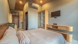 10 Living House