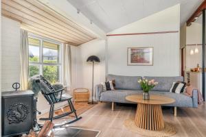 Hyggeligt Feriehus Med Fjordudsigt Sj734